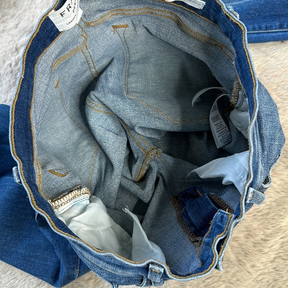 FRAME
Le Skinny De Jeanne Crop Petal Hem - Picture 11 of 16